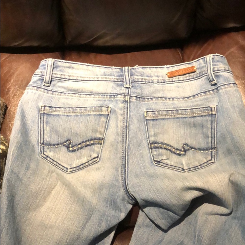 Jean Capri - Picture 3 of 3